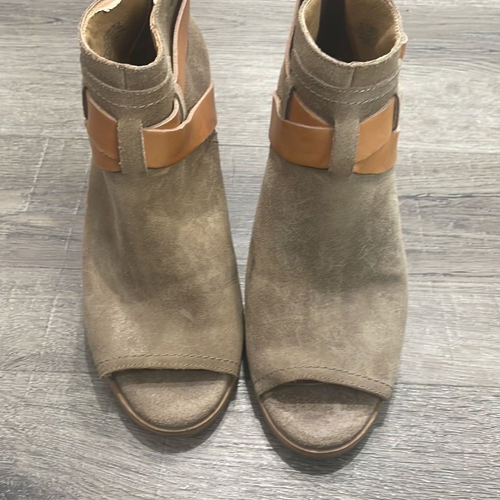 Lucky Brand Leather Peep Toe Wedges Size 6.5 - Picture 3 of 7